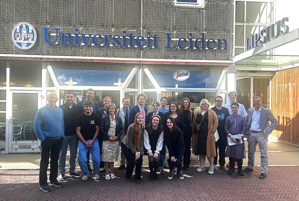 Group of students in front of the Lipsius building in Leiden